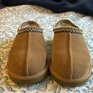 Ugg Tasman slippers chestnut brown.